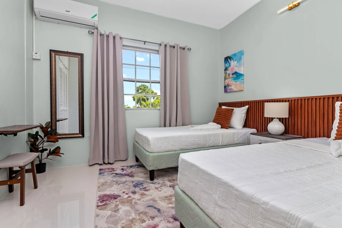 3rd Floor Condo~ Tower Isle~24hr Security, photo 1
