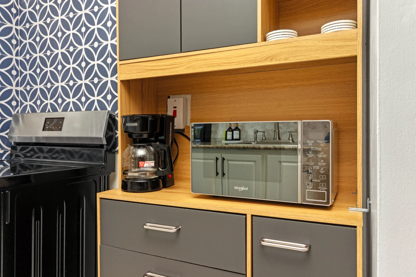 3rd Floor Condo~ Tower Isle~24hr Security, photo 5