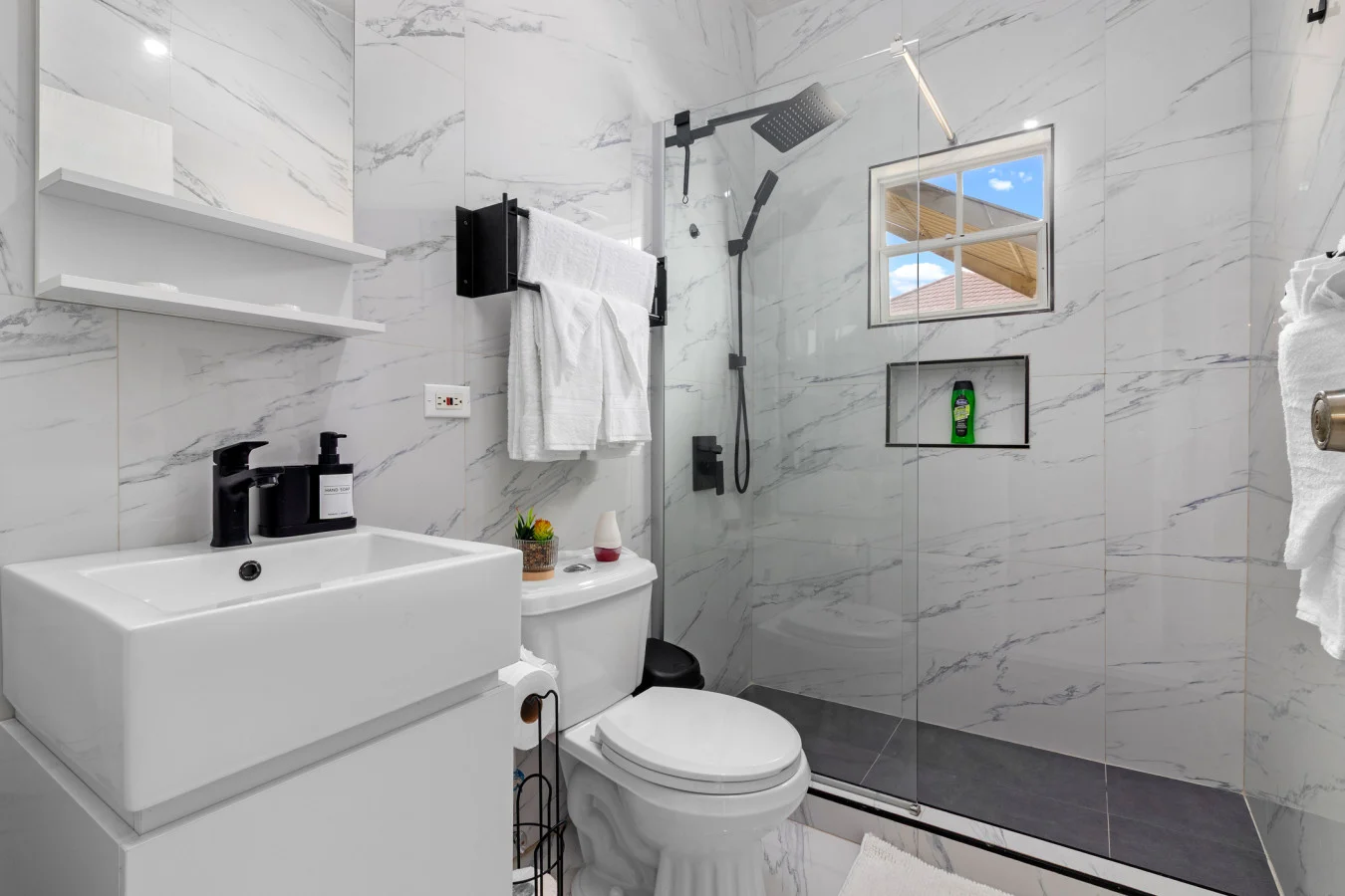 3rd Floor Condo~ Tower Isle~24hr Security, photo 4