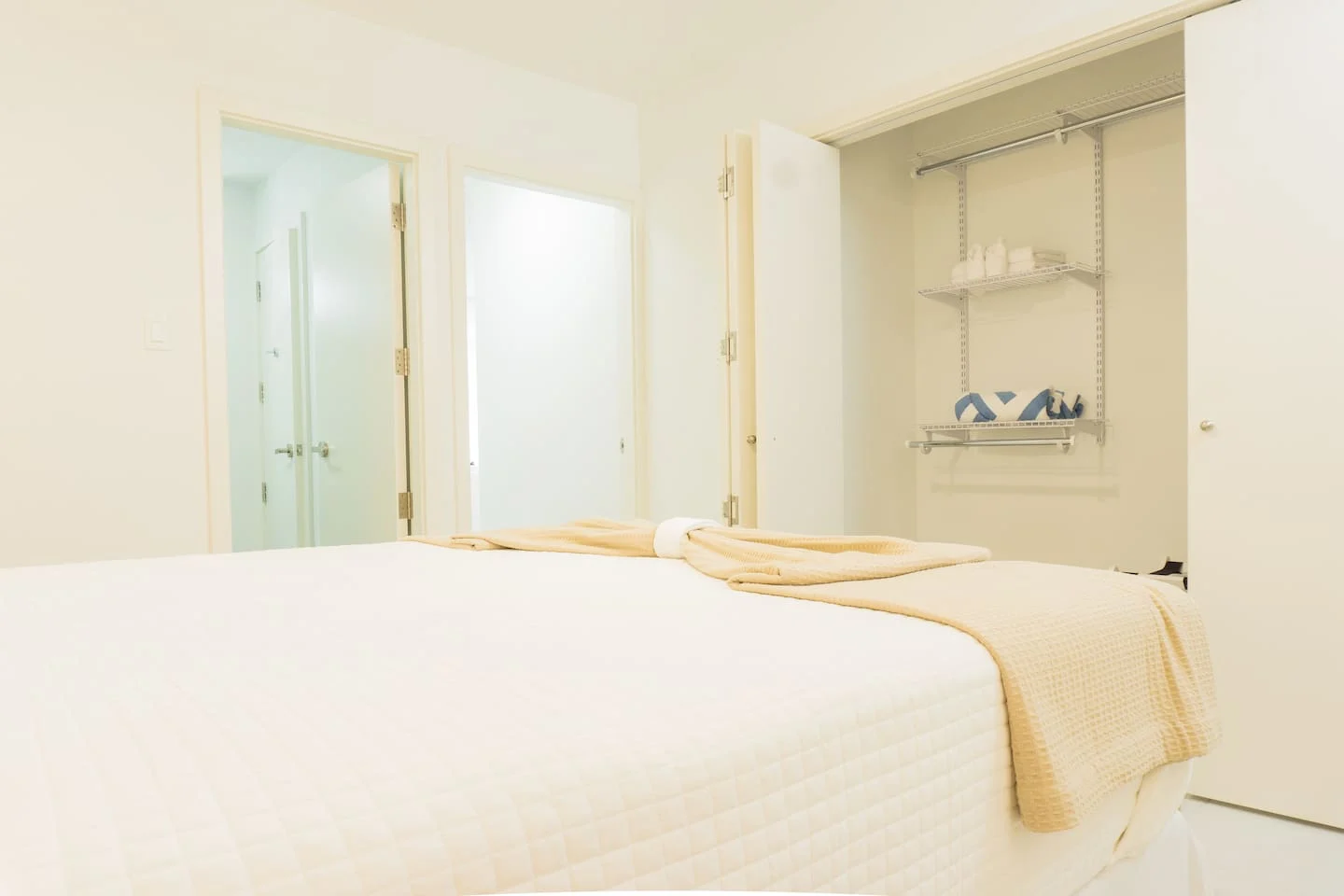 Azure 6th Floor Luxury 2Bd Rm Condo Walk to Beach, photo 22