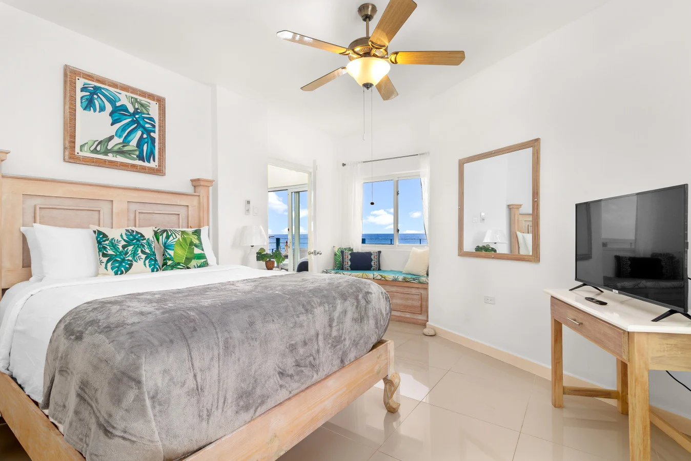 Blue Serenity~Oceanfront Penthouse~Tower Isle, photo 2