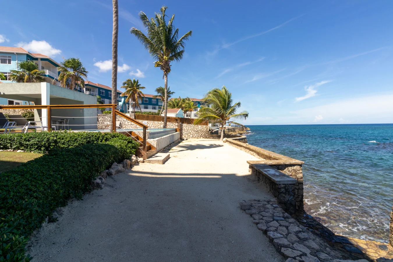 Blue Serenity~Oceanfront Penthouse~Tower Isle, photo 6
