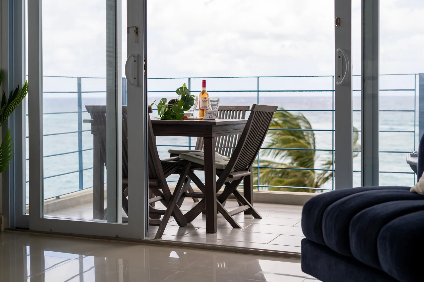 Blue Serenity~Oceanfront Penthouse~Tower Isle, photo 8