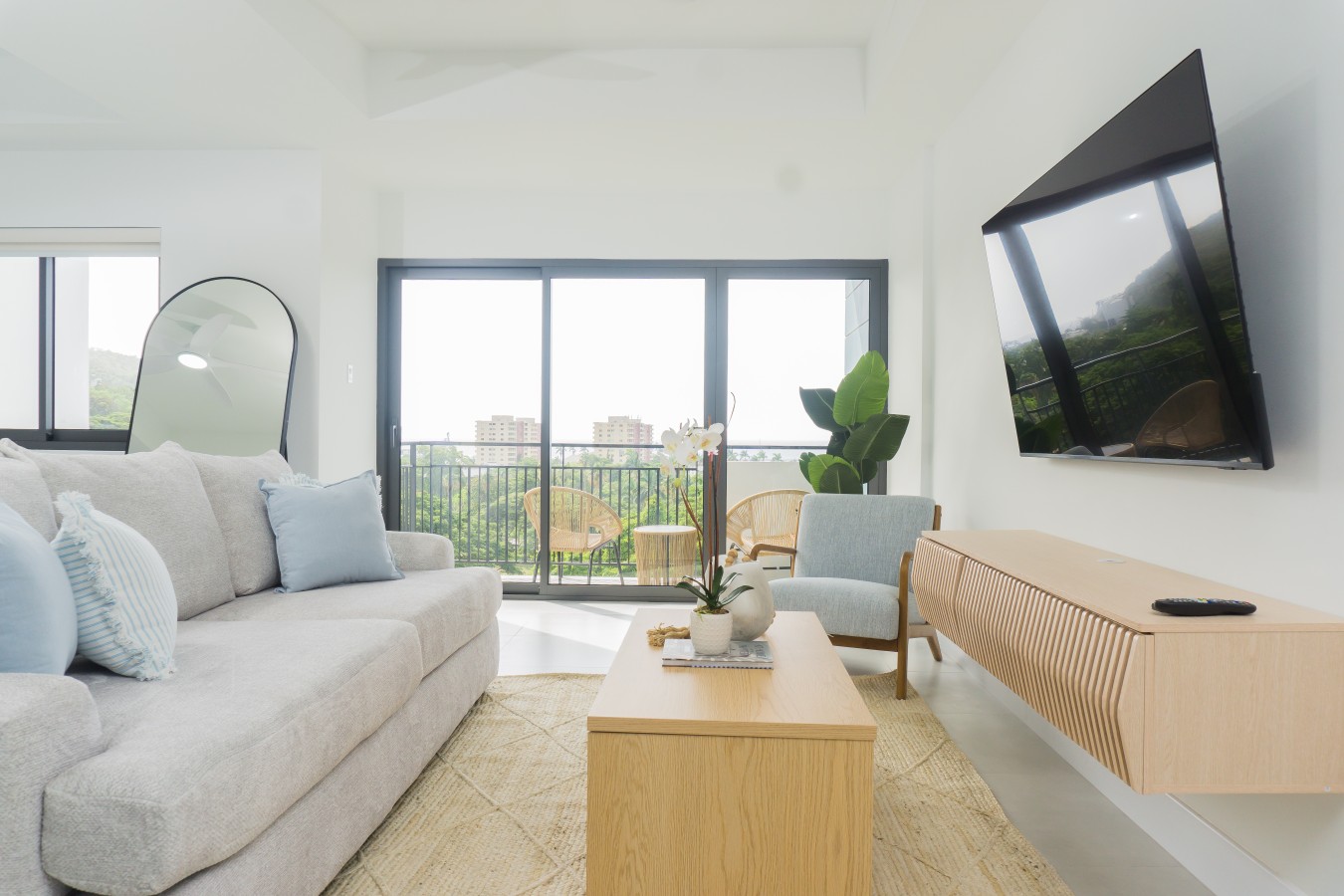 Solea 6th-Floor High-Rise Studio, Ocho Rios, photo 1