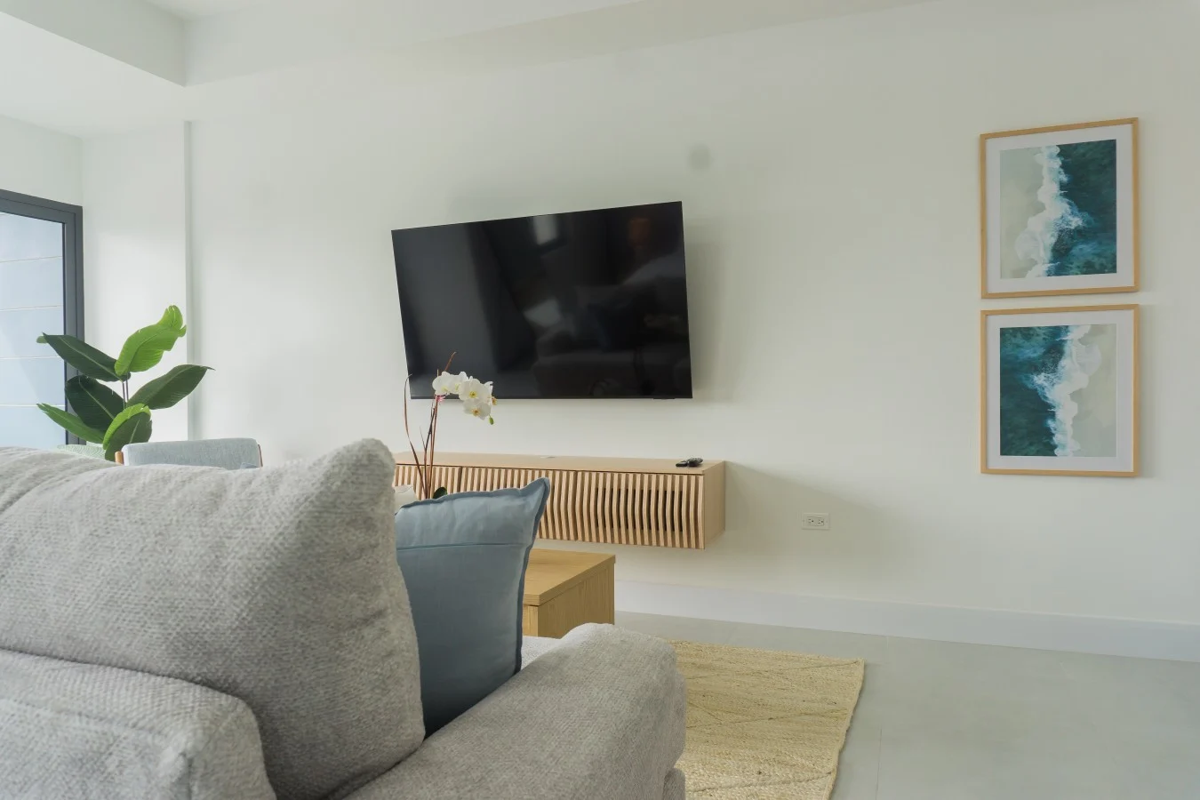 Solèa 6th-Floor High-Rise Studio, Panoramic Ocean Views and Walk to Town, photo 3